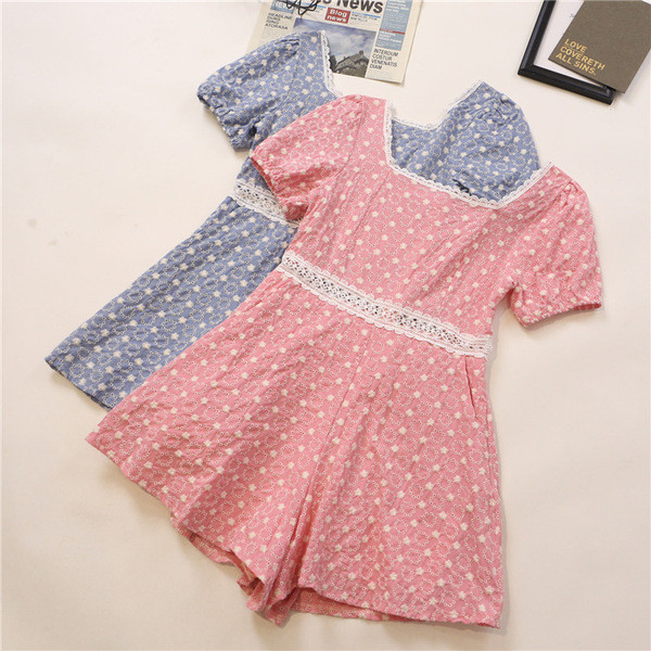 Μοντέρνες γυναικείες ολόσωμες φόρμες με τετράγωνο ντεκολτέ και κοντά μανίκια