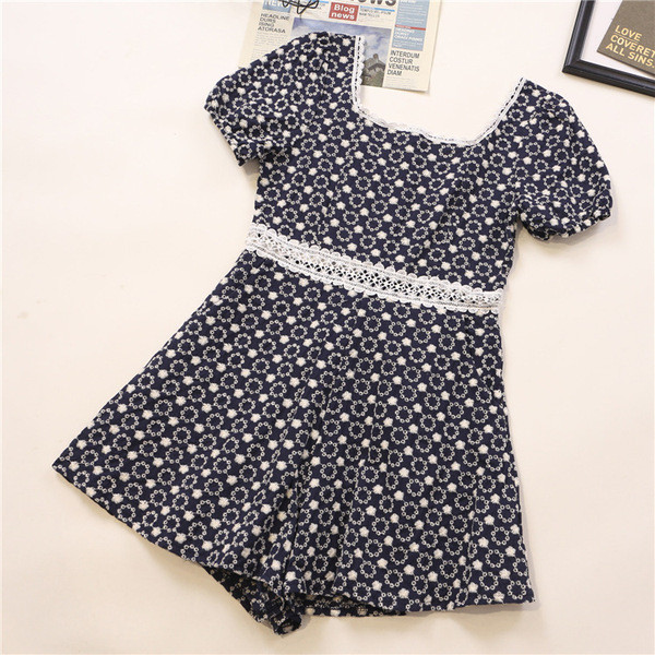 Μοντέρνες γυναικείες ολόσωμες φόρμες με τετράγωνο ντεκολτέ και κοντά μανίκια