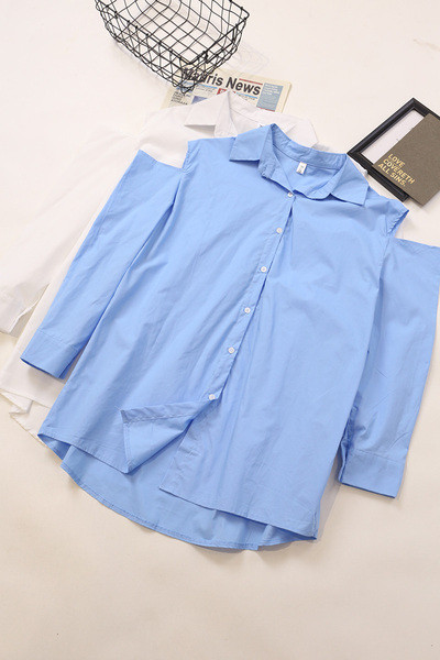 Klasszikus gallérral és csupasz vállú női ing