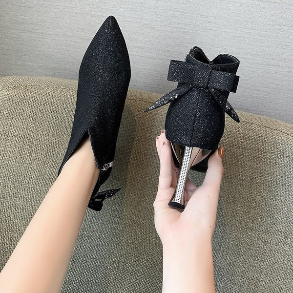 Alkalmi női magas sarkú cipő szalaggal és cipzárral