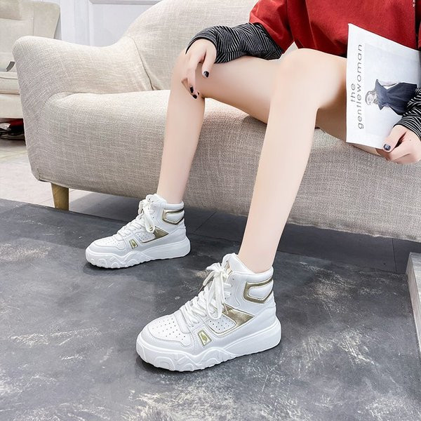 Alkalmi női magas tornacipő fűzővel és magas talppal