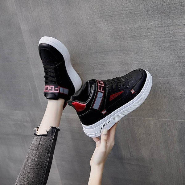 Női alkalmi tornacipő lapos talppal és feliratokkal