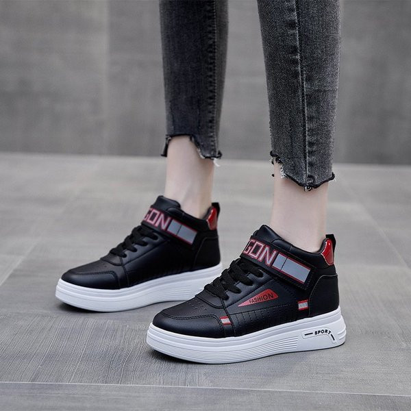 Női alkalmi tornacipő lapos talppal és feliratokkal