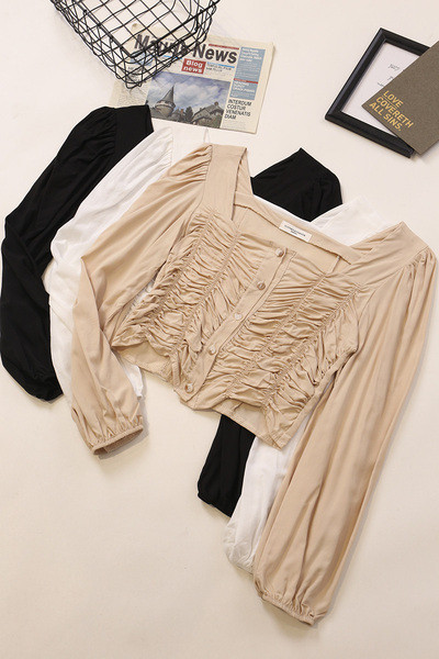 Kandilise kaelusega ja pikkade varrukatega naiste särk