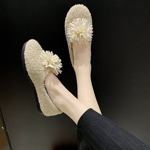 3D-elemendiga vabaaja plüüsist naiste kingad