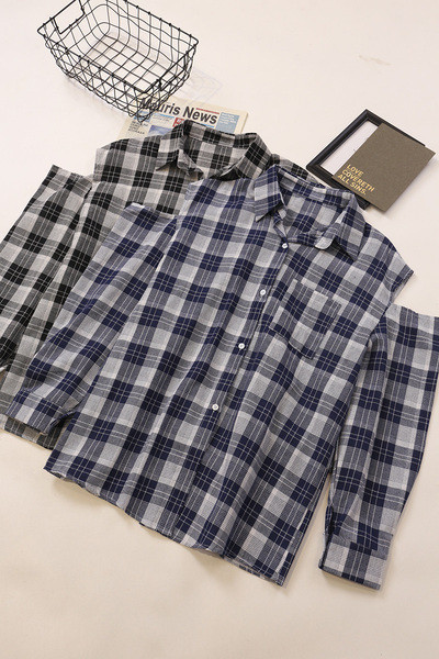 Vabaaja naiste ruuduline paljaste õlgadega särk