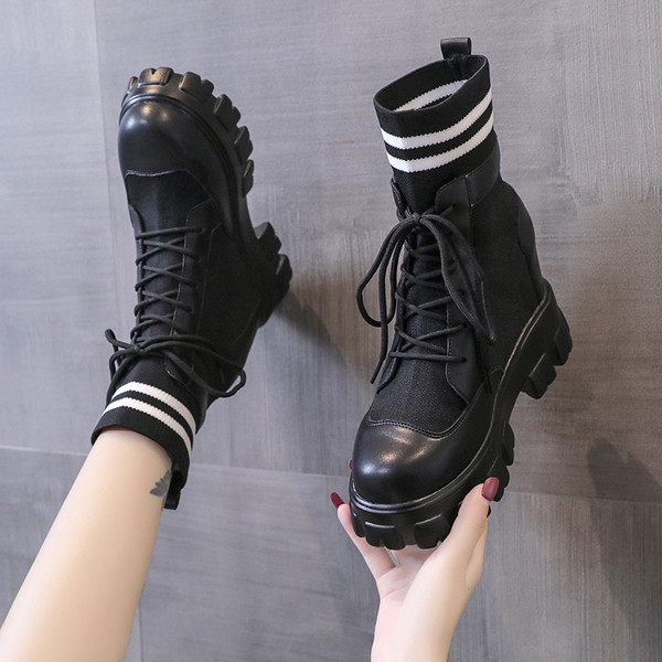 Naiste vabaajajalatsid paelte ja platvormiga kahes värvitoonis