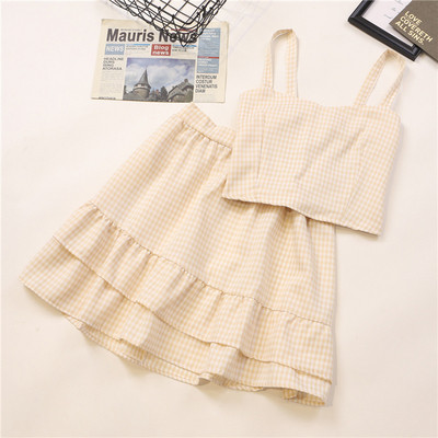 Μοντέρνα γυναικεία σετ από δύο μέρη - φανελάκι και φούστα