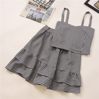 Μοντέρνα γυναικεία σετ από δύο μέρη - φανελάκι και φούστα