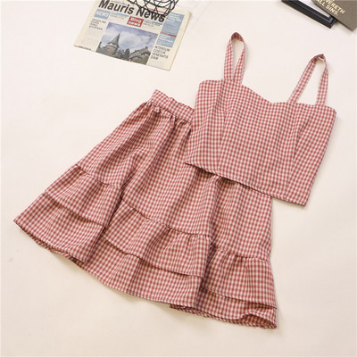 Μοντέρνα γυναικεία σετ από δύο μέρη - φανελάκι και φούστα