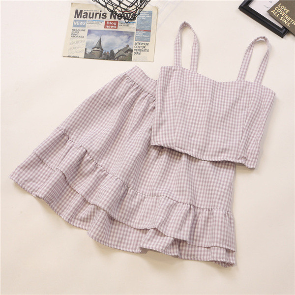 Μοντέρνα γυναικεία σετ από δύο μέρη - φανελάκι και φούστα