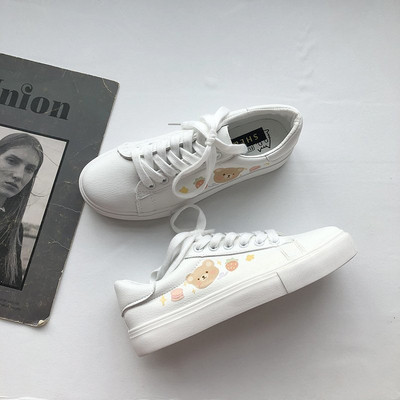 Casual γυναικεία αθλητικά παπούτσια με αρκουδάκι - λευκό χρώμα