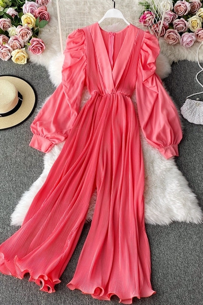 Uue mudeli V-kaelusega ja pikkade varrukatega naiste kombinesoon