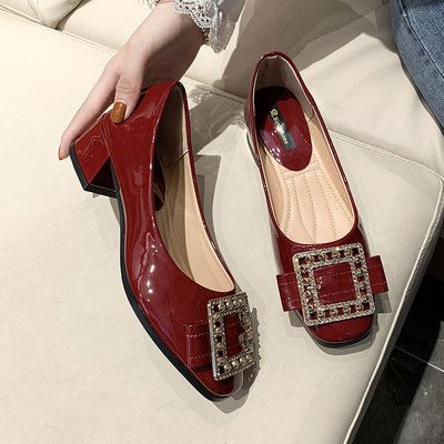 Alkalmi bőr cipő fém csattal