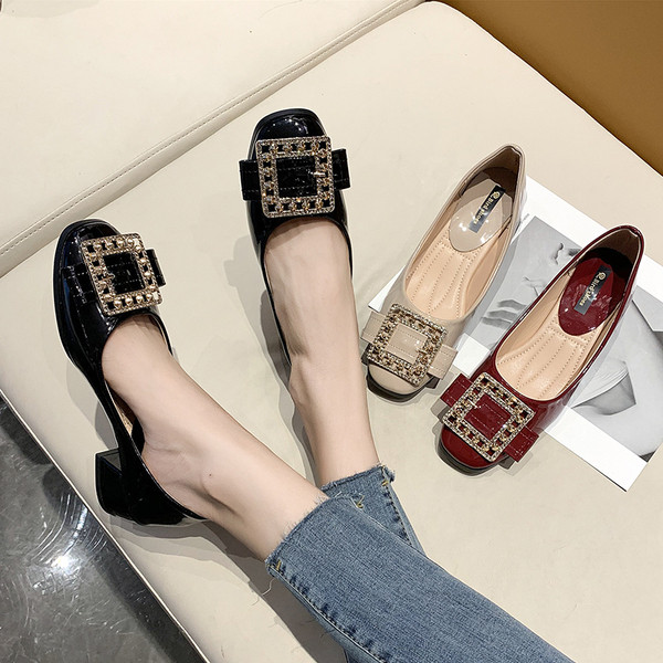 Alkalmi bőr cipő fém csattal