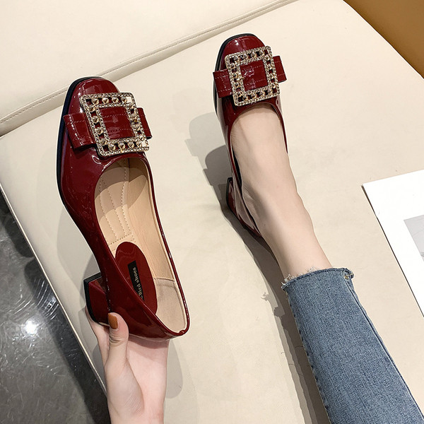 Alkalmi bőr cipő fém csattal