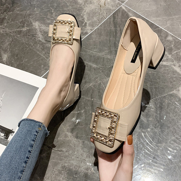 Alkalmi bőr cipő fém csattal