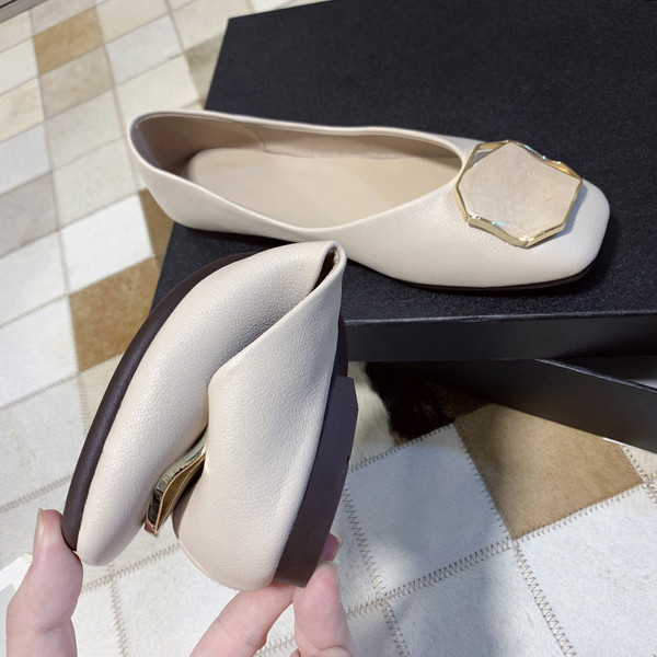 Lameda talla ja metalldekooriga vabaajajalatsite uus mudel