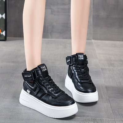 Naiste mustad ja valged paeltega tossud