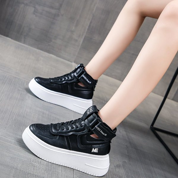 Naiste mustad ja valged paeltega tossud