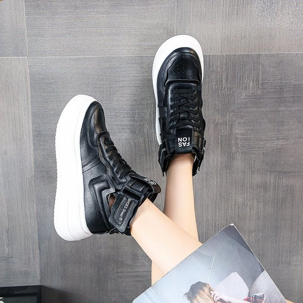 Naiste mustad ja valged paeltega tossud