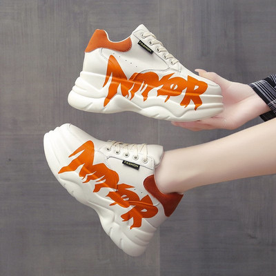 Γυναικεία αθλητικά παπούτσια σε τρία χρώματα με ψηλή σόλα και κορδόνια