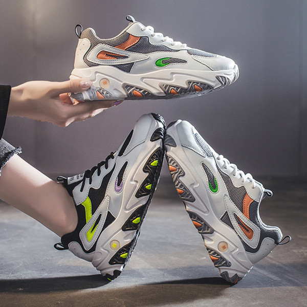 Šarene ženske tenisice sa grubim đonom i natpisom