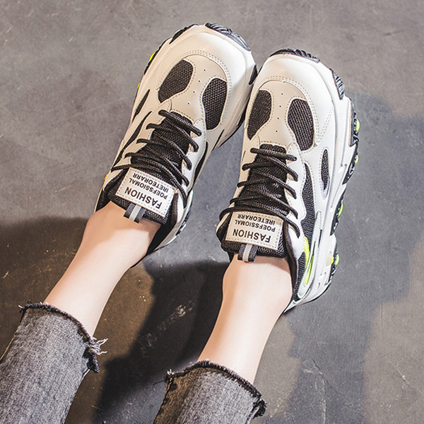 Šarene ženske tenisice sa grubim đonom i natpisom