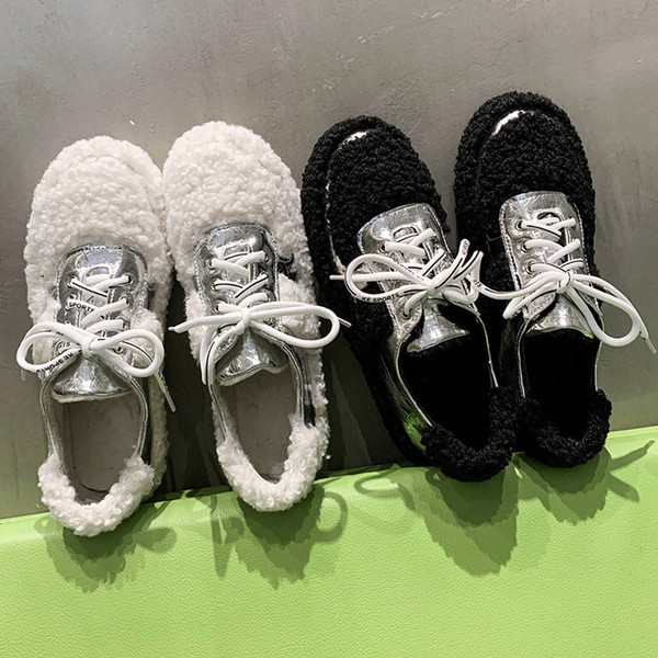 Modern női tornacipő pehely és fűzővel