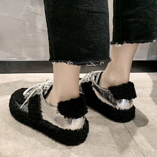 Modern női tornacipő pehely és fűzővel