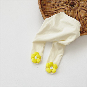 Παντελόνι για κορίτσια με τρισδιάστατη διακόσμηση σε σχήμα λουλουδιού