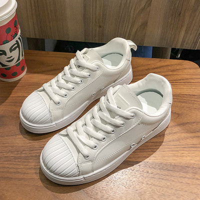 Kunstnahast valged naiste tossud lameda tallaga