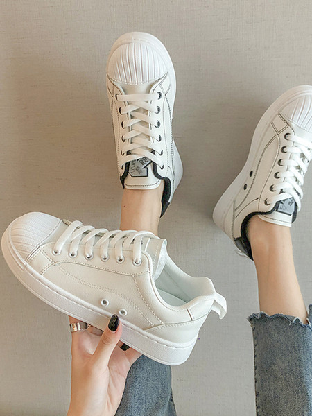 Kunstnahast valged naiste tossud lameda tallaga