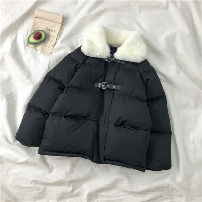 Alkalmi női téli kabát pehelytal és zsebekkel