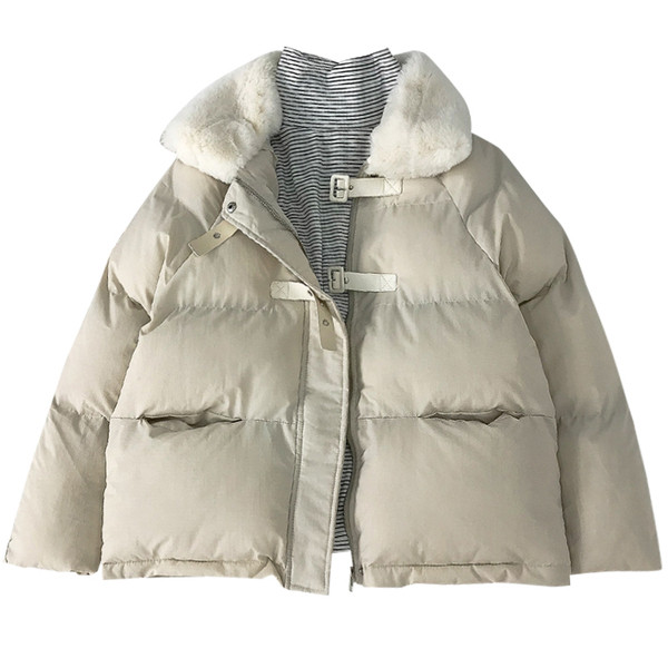 Alkalmi női téli kabát pehelytal és zsebekkel
