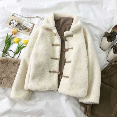 Női alkalmi pehelykabát gombokkal