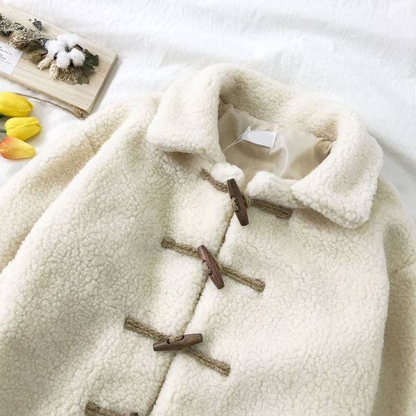 Női alkalmi pehelykabát gombokkal