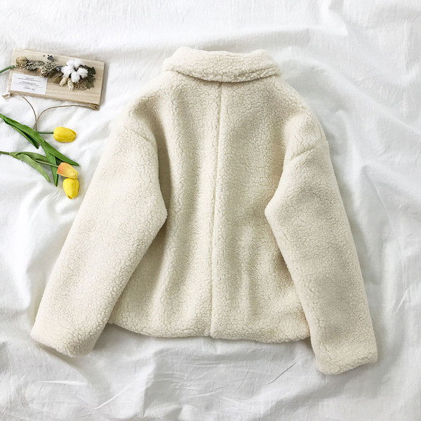 Női alkalmi pehelykabát gombokkal