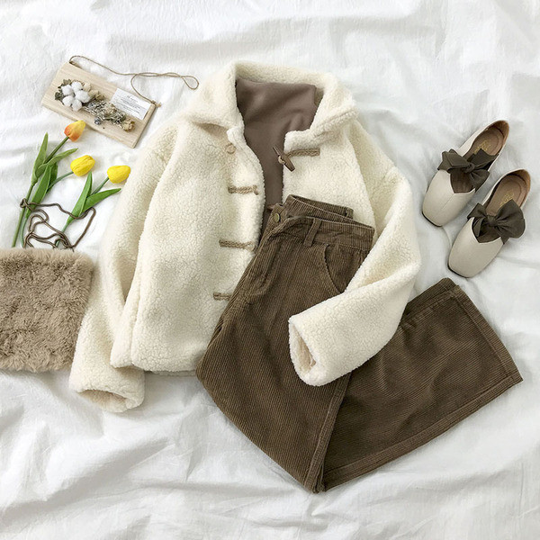 Női alkalmi pehelykabát gombokkal