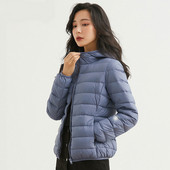 Kerge naiste jakk kapuutsi ja taskutega