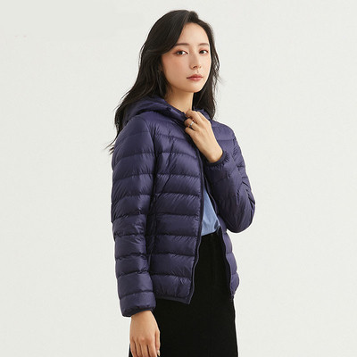 Kerge naiste jakk kapuutsi ja taskutega