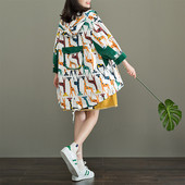 Värviline naiste jakk kapuutsi ja nööpidega