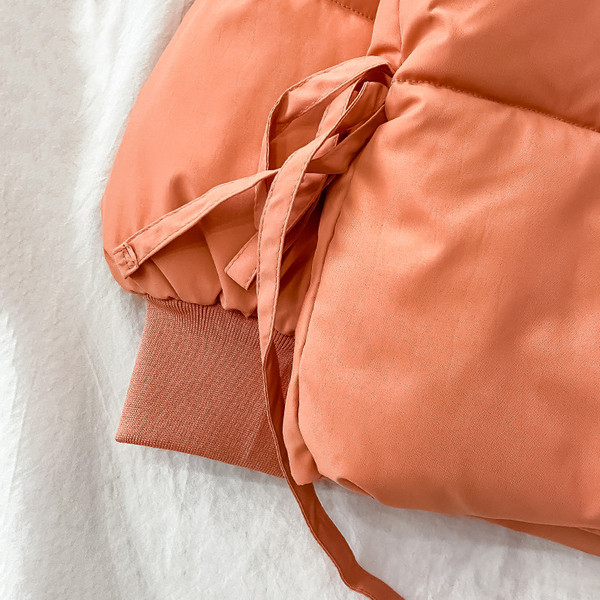 Uue mudeli kõrge krae ja taskutega talvejope