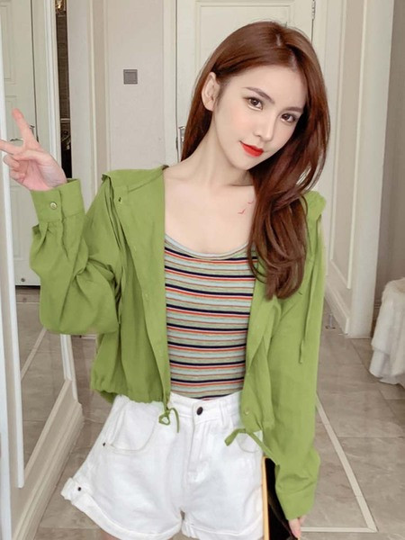 Hétköznapi női kabát új modellje kapucnival