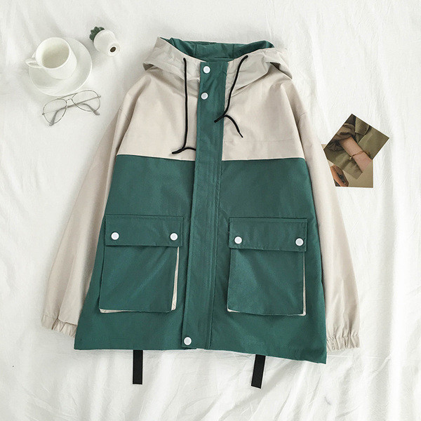 Sügisene lai kapuutsi ja taskutega jope