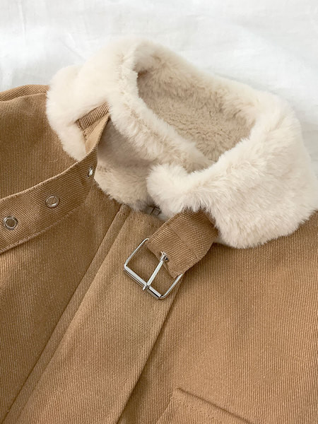 Νέο μοντέλο γυναικείο χειμερινό μπουφάν με τσέπες και  γιακά