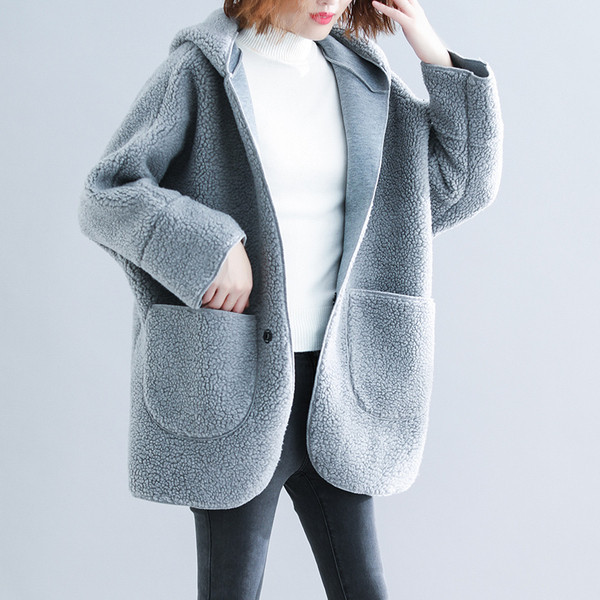 Γυναικείο μπουφάν με τσέπες και κουκούλα