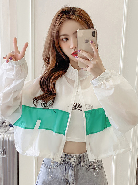 Női sportdzseki magas gallérral és cipzárral