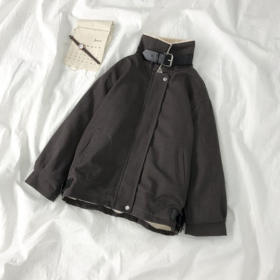 Napi téli női kabát magas gallérral és zsebekkel