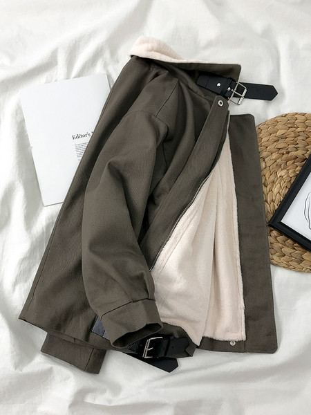 Napi téli női kabát magas gallérral és zsebekkel